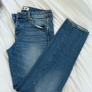 AMO JEANS